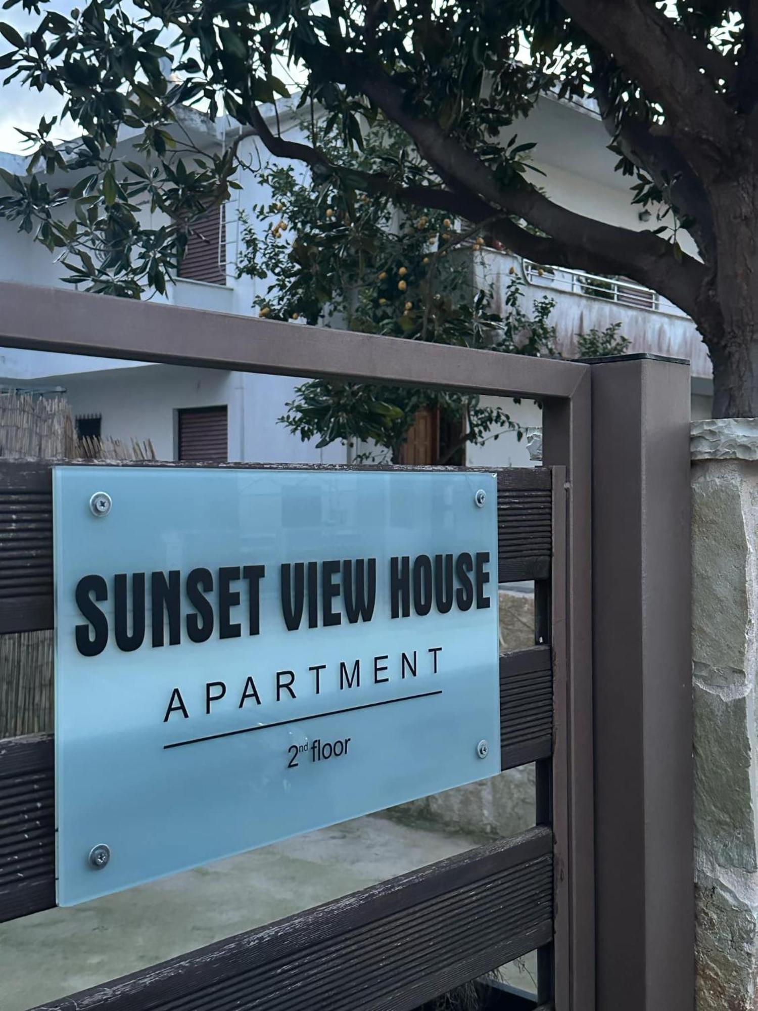 Sunset View House *